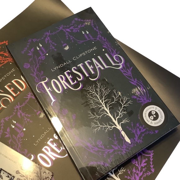 World At Lakesedge Duology Signed with Goodies - Picture 4 of 8